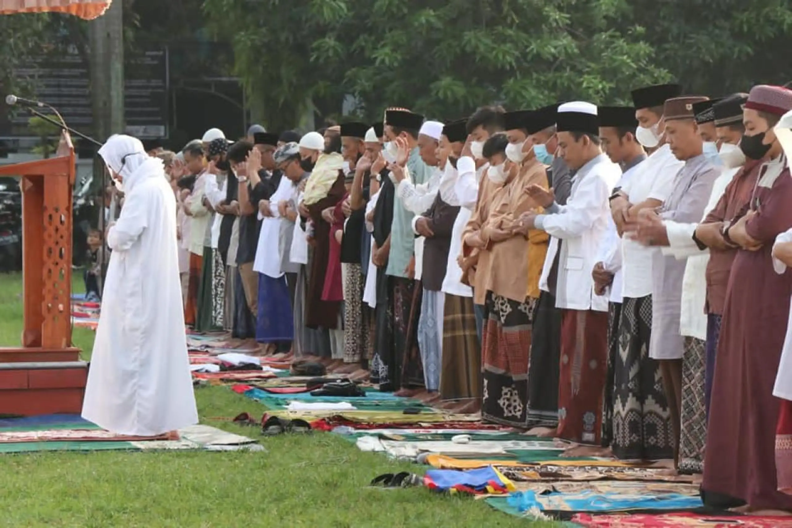 melaksanakan shalat idul adha 2023